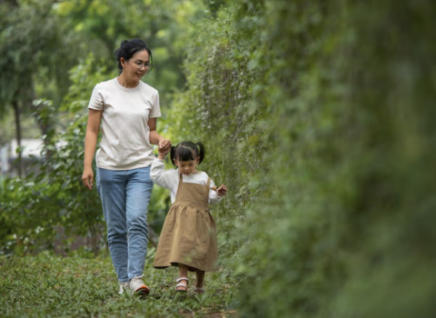 Mengenal ‘Velcro Kid’, saat Anak Terlalu Lengket pada Orang Tua