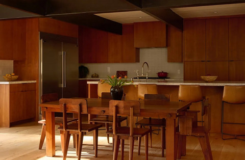 Troye Sivan Jual Rumah Mewah di Senilai Rp41,5 Miliar