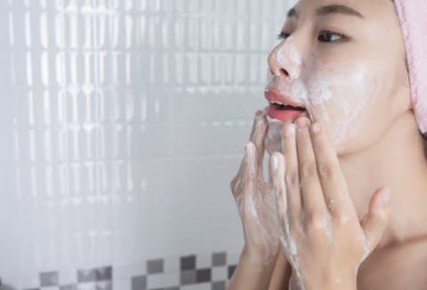 4 Rekomendasi Facial Wash untuk Kulit Sensitif, Harga Mulai dari Rp40 Ribuan