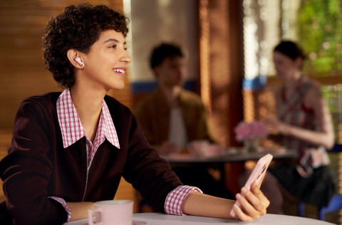 HUAWEI FreeBuds 7i: Noise Cancellation Lebih Kuat, Mic Lebih Jernih, Tetap Tampil Stylish Sepanjang Hari dari Meeting di SCBD Hingga Naik MRT