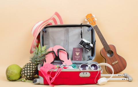 Sering Dilupakan! Ini 8 Barang Penting yang Harus Dibawa saat Traveling