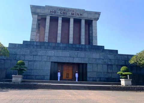 Mengintip Kehidupan Hanoi dari Jantung Bersejarahnya: Kompleks Mausoleum Ho Chi Minh