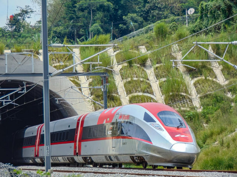 Cara Dapat Diskon Tiket Kereta Whoosh untuk Liburan Akhir Tahun