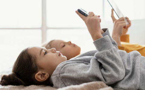 Simak! Ini 7 Tanda Anak Kecanduan Gadget