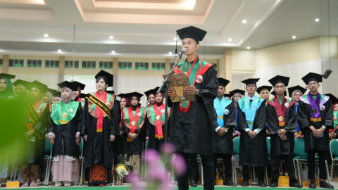 Uya Kuya dan Gus Miftah Wisuda S2 di Unissula Semarang, Dapat Gelar Apa?