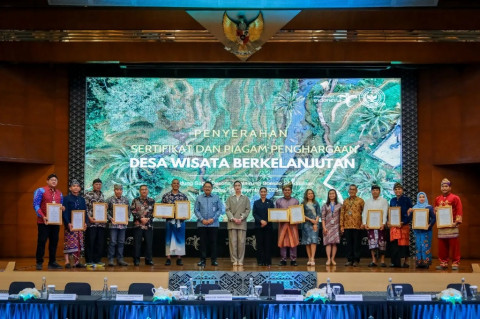 Menpar Apresiasi 10 Desa Peraih Sertifikasi Desa Wisata Berkelanjutan 2025