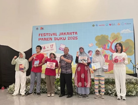SMA Labschool Jakarta Tampil di Festival Panen Buku 2025, Hasilkan 7 Buku Karya Siswa
