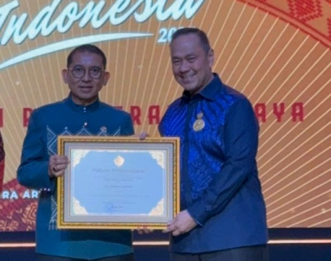 Menteri Kebudayaan Serahkan Penghargaan Satya Budaya Narendra di AKI 2025