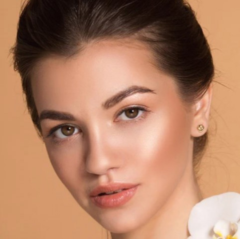 Modis dan Elegan, Inilah 5 Ide Makeup Simpel untuk Rayakan Natal