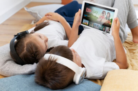 Libur Telah Tiba! Ini 4 Rekomendasi Tayangan Edukatif Mengisi Waktu Liburan