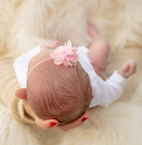 Mengapa Titik Lunak Fontanelle di Kepala Bayi Berdenyut atau Menonjol?