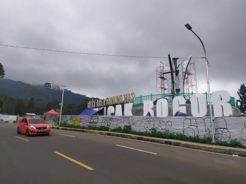 Waspada! Hujan dan Kabut Tebal di Jalur Puncak Bisa Picu Kecelakaan