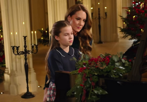 Rayakan Natal, Kate Middleton dan Putrinya Duet Pakai Piano