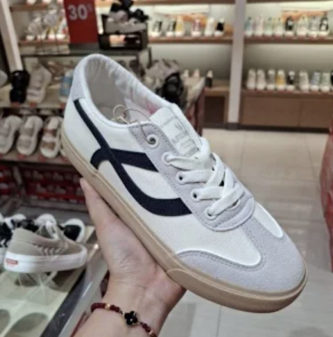 Buruan Cek! Sneakers Diskon di Sneakers Dept Mulai Rp 300 Ribuan