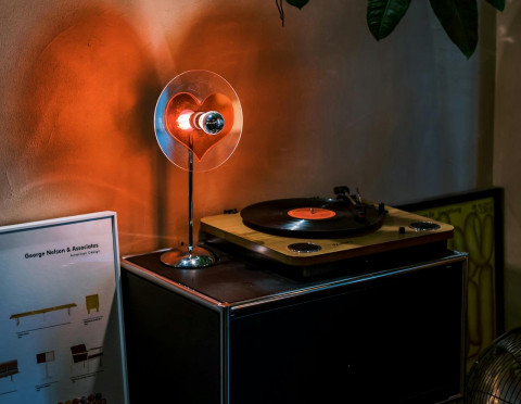 Ini Rekomendasi Lagu yang Wajib Masuk Playlist Malam Tahun Baru