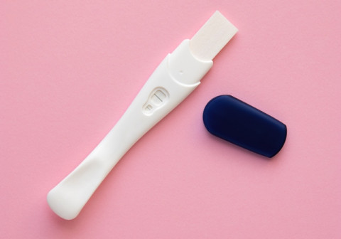 Apakah Hamil Kembar dan Menstruasi Terlambat dapat Sebabkan Hasil Negatif Palsu Pada Tes Kehamilan?