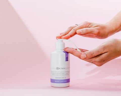 Sunscreen Dulu atau Day Cream Dulu? Ini Jawabannya dan 3 Rekomendasi Day Cream Under Rp100 Ribu