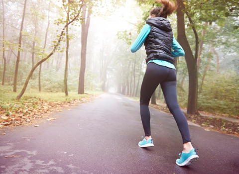 Apakah Jalan Kaki Bisa Membakar Lemak Perut?