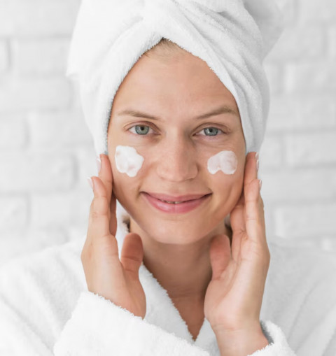 Dermatolog Ungkap Kebiasaan Perawatan yang Merugikan Kulit dan Rambut