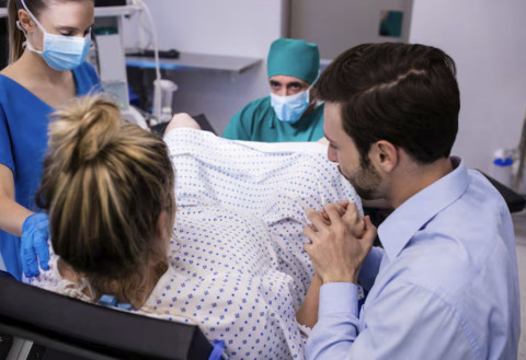 Mengenal Amniotomi saat Persalinan dan Kapan Sebaiknya Dilakukan?