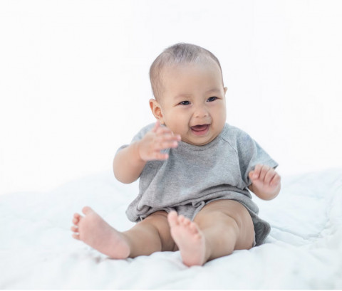 Yuk Simak, Begini Cara Membantu Bayi agar Bisa Duduk