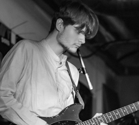 Gitaris dan Pendiri Band Black Midi Meninggal di Usia 26 Tahun