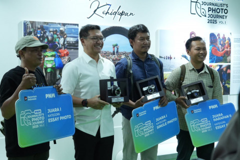 Perempuan Lentera Kehidupan yang Hadir dalam 12 Potret Terbaik dari Ratusan Jurnalis Nasional di MRT Bundaran HI