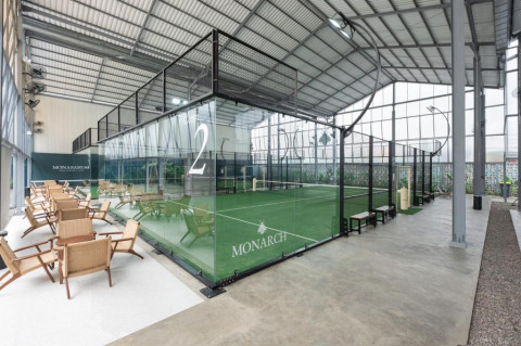 Rezky Aditya Resmikan Monarch Padel di Bintaro, Hadirkan Konsep Tropis Kontemporer
