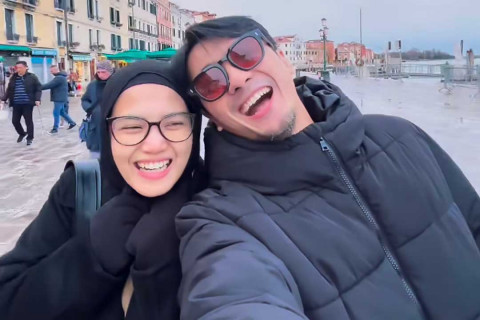 Ricky Harun Pamer Kemesraan Bareng Istri di Tengah Isu Karaoke Bareng LC