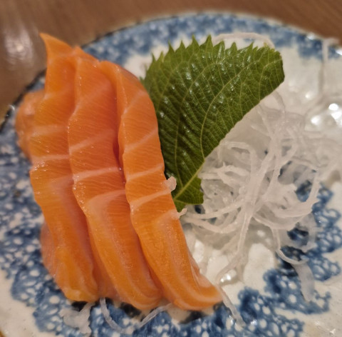 Salmon vs Ikan Kembung, Mana yang Lebih Menang di Gizi dan Dompet?