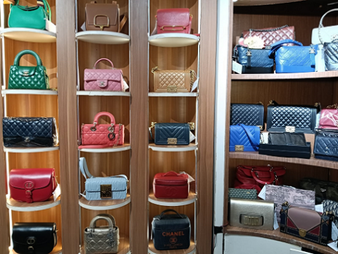 Tips Anti 'Zonk' Belanja Barang Preloved Branded di Irresistible Bazaar