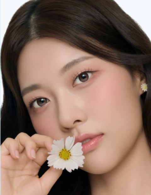 Rating Warna Softlens Daily yang Antigagal, Cocok Buat Kamu yang Enggak Suka Ribet Cuci-cuci!