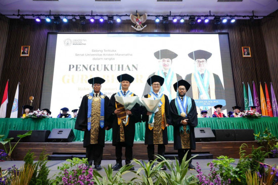 Pengukuhan guru besar Universitas Kristen Maranatha 2026. Foto: UK Maranatha