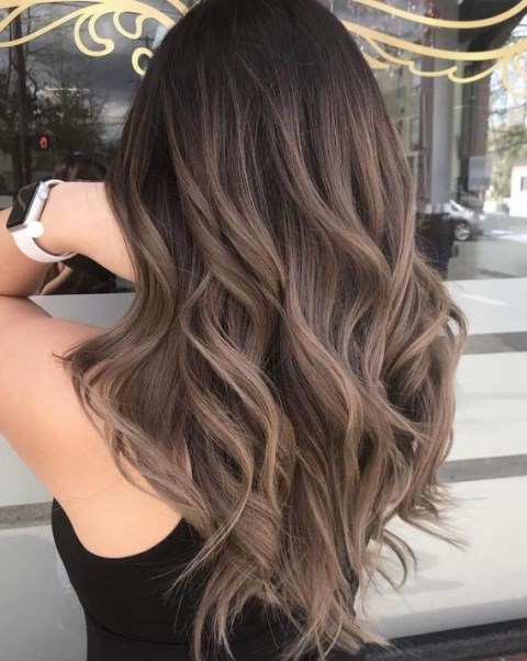 Mau Ngecat Rambut? 3 Warna Ini Cocok Buat Kamu yang Berkulit Sawo Matang