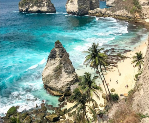 Jangan Cuma Main ke Pantai, Jaga Juga Kebersihannya! Menpar: Ini Kunci agar Wisata Kita Gak Kalah Saing