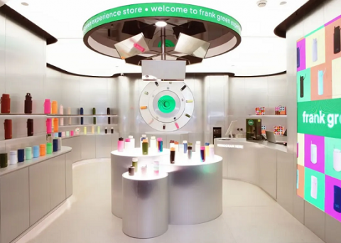 Experience Store frank green di Plaza Indonesia: Bisa Custom Tumbler Sesuai Gaya