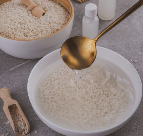 Kulit Auto Glass Skin! 4 Toner Beras Favorit Bikin Wajah Lembap, Cerah, dan Glowing