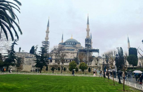 Blue Mosque: Masjid Ikonik dengan 6 Menara di Istanbul
