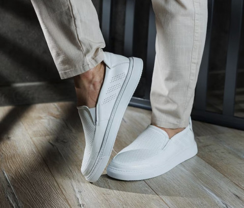 Anti Ribet, Langsung Gas! 4 Sepatu Slip-On Nyaman Mirip Skechers Buat Daily Look