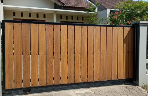 5 Desain Pintu Pagar Dorong Modern untuk Rumah Minimalis