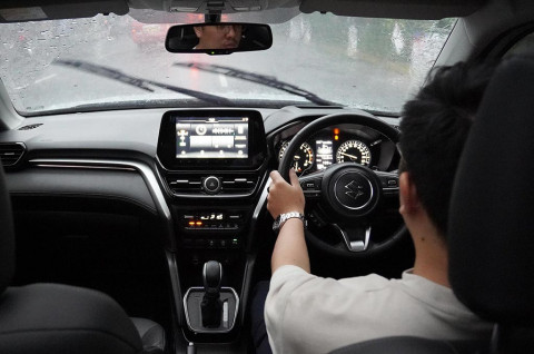 Tips Aman Berbuka Puasa saat Perjalanan di Mobil