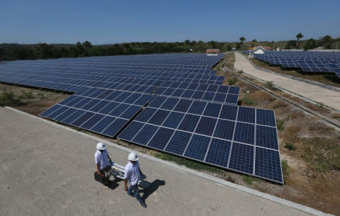 AS Kenakan Tarif 104% untuk Panel Surya Indonesia