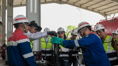 Pertamina Tunjukkan Proses Distribusi & Buktikan Uji Kualitas Avtur