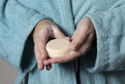 Tak Perlu Garuk-garuk Lagi, Pakai 5 Sabun Mandi Ini untuk Kulit Gatal
