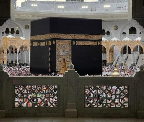 Mengenal Kiswah, Kain Penutup Kabah yang Diganti Setiap Tahun