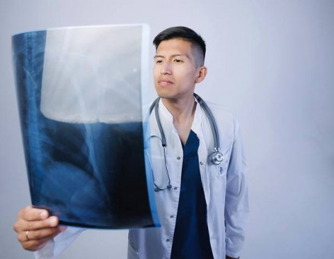 Spill Aturan Baru: 100% Kontak Erat TBC Sekarang Wajib Diperiksa, Lho!