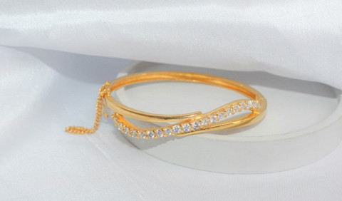 Cara Balikin Kilau Emas yang Kusam Tanpa Ribet, Spill Bahannya Dong!