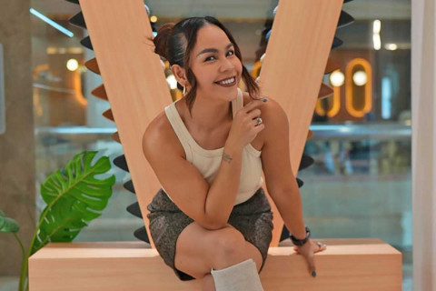 Melaney Ricardo Shock Terima Hampers Raksasa dari Luna Maya, Isinya Bikin Melongo