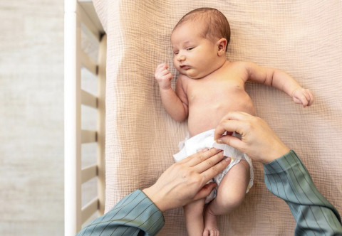 Popok Bayi Sering Penuh? Normal atau Harus Khawatir?