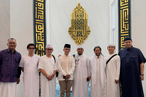 Haru! Ivan Gunawan Salat Id di Masjid yang Ia Bangun Sendiri